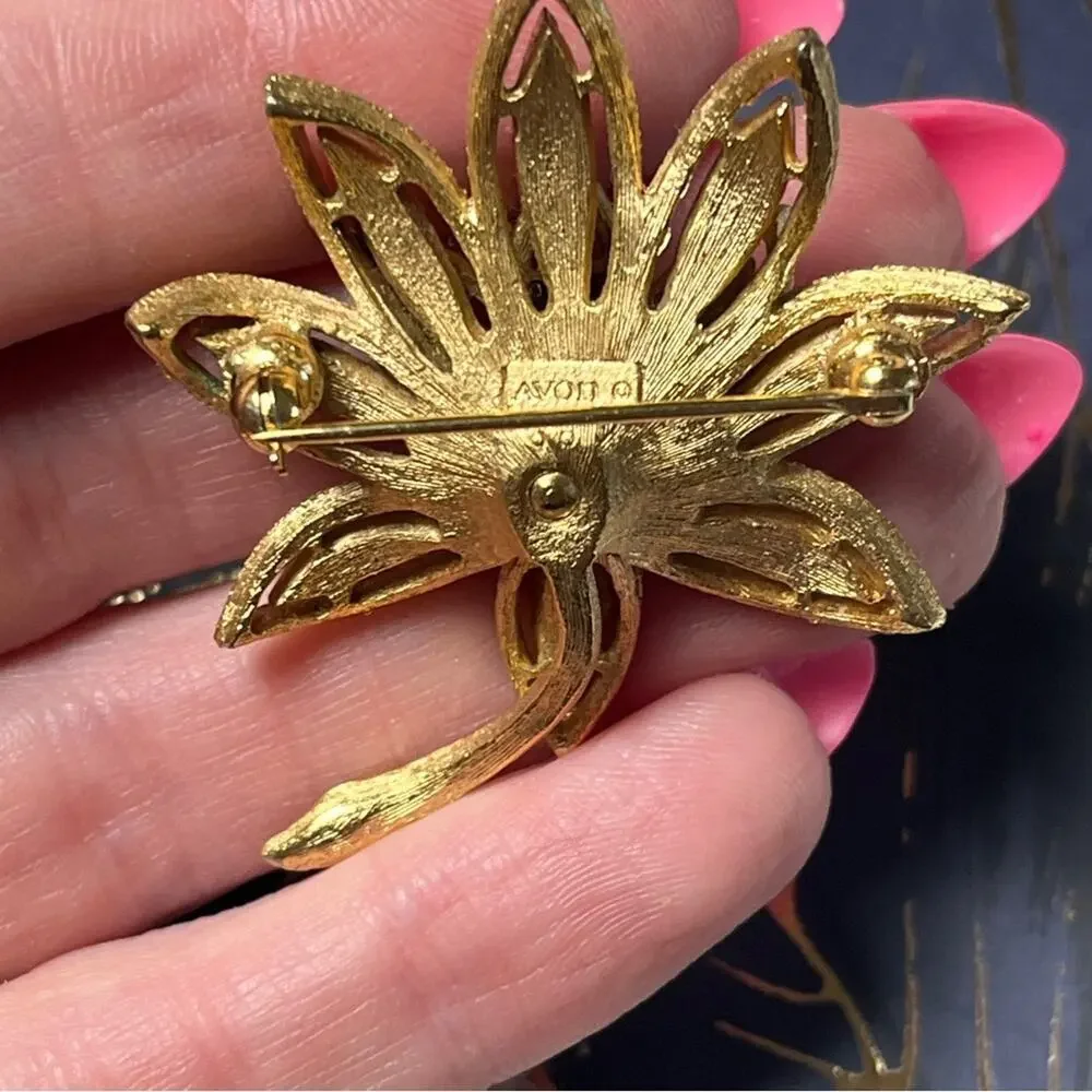 Vintage 70s 1970s Large Oversized Gold Tone Lotus Flower Floral Brooch Pin D1